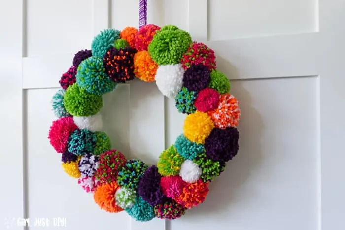  DIY Pompom Wreath